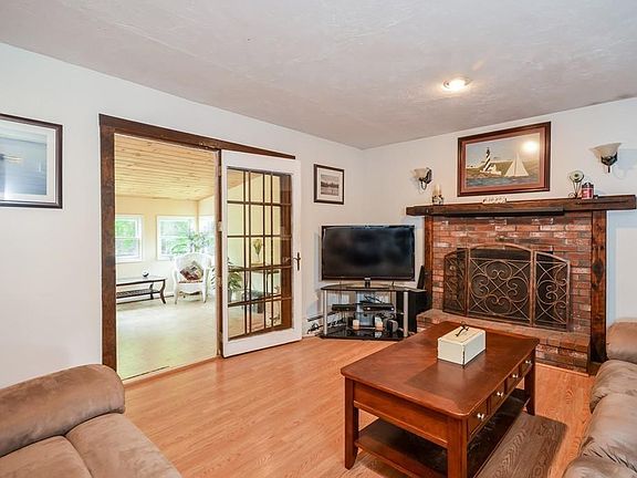 2nd image of 25 Carol Blvd