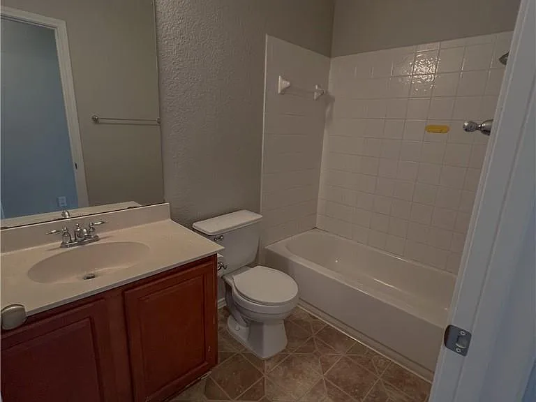 325 Altamont St — Photo 12