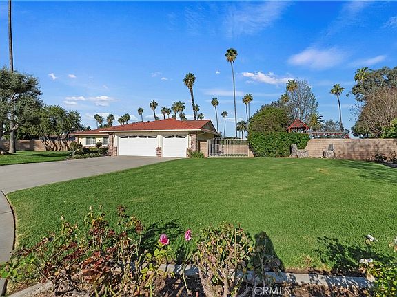 3rd image of 6565 Lorraine Dr