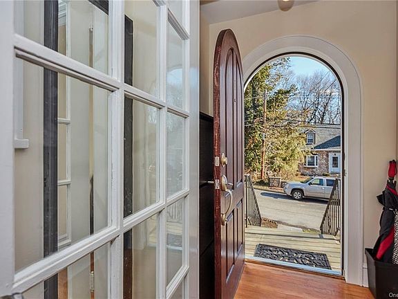 4th image of 75 Pleasant Ave
