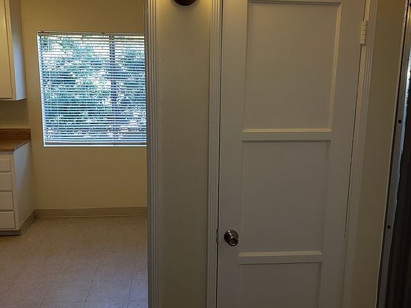 4th image of 485 Riverdale Dr APT 10