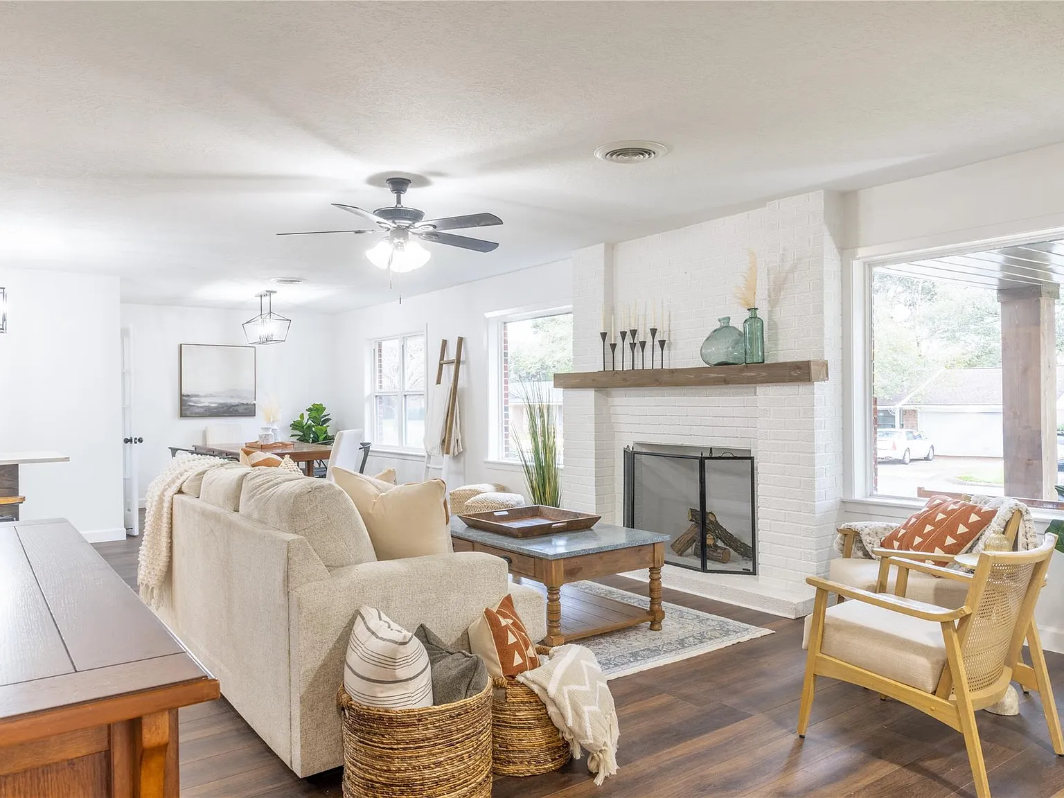 4 bed, 2.5 bath, 2157 sqft, $3,750 — Photo 2