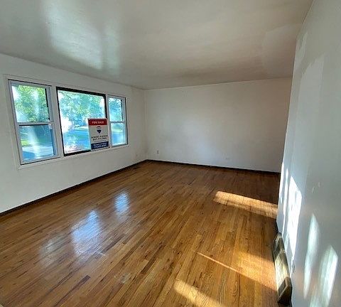 2nd image of 21835 Clyde Ave