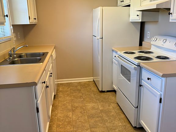 2nd image of 309 Remington Ct #Side1
