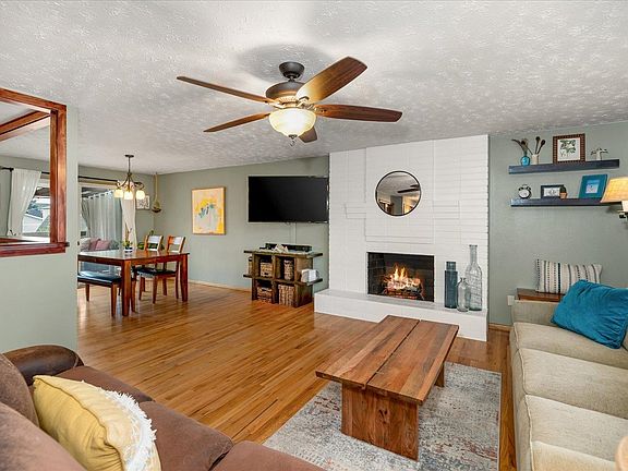 3rd image of 2652 E 40th Ave