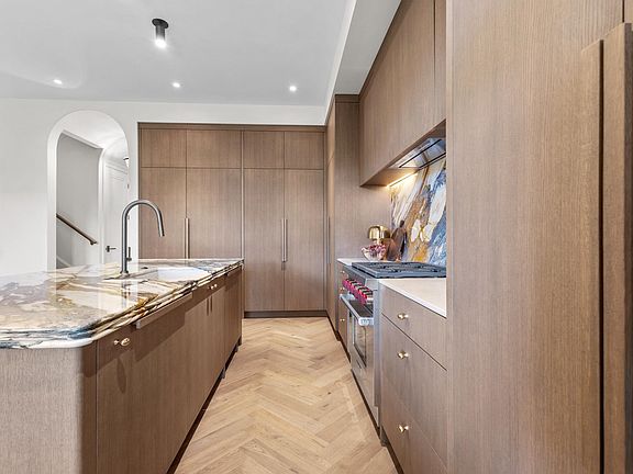4th image of 4136 Cambridge St #1
