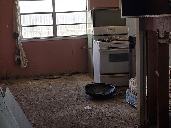 5th image of 343 S Bowie Ave