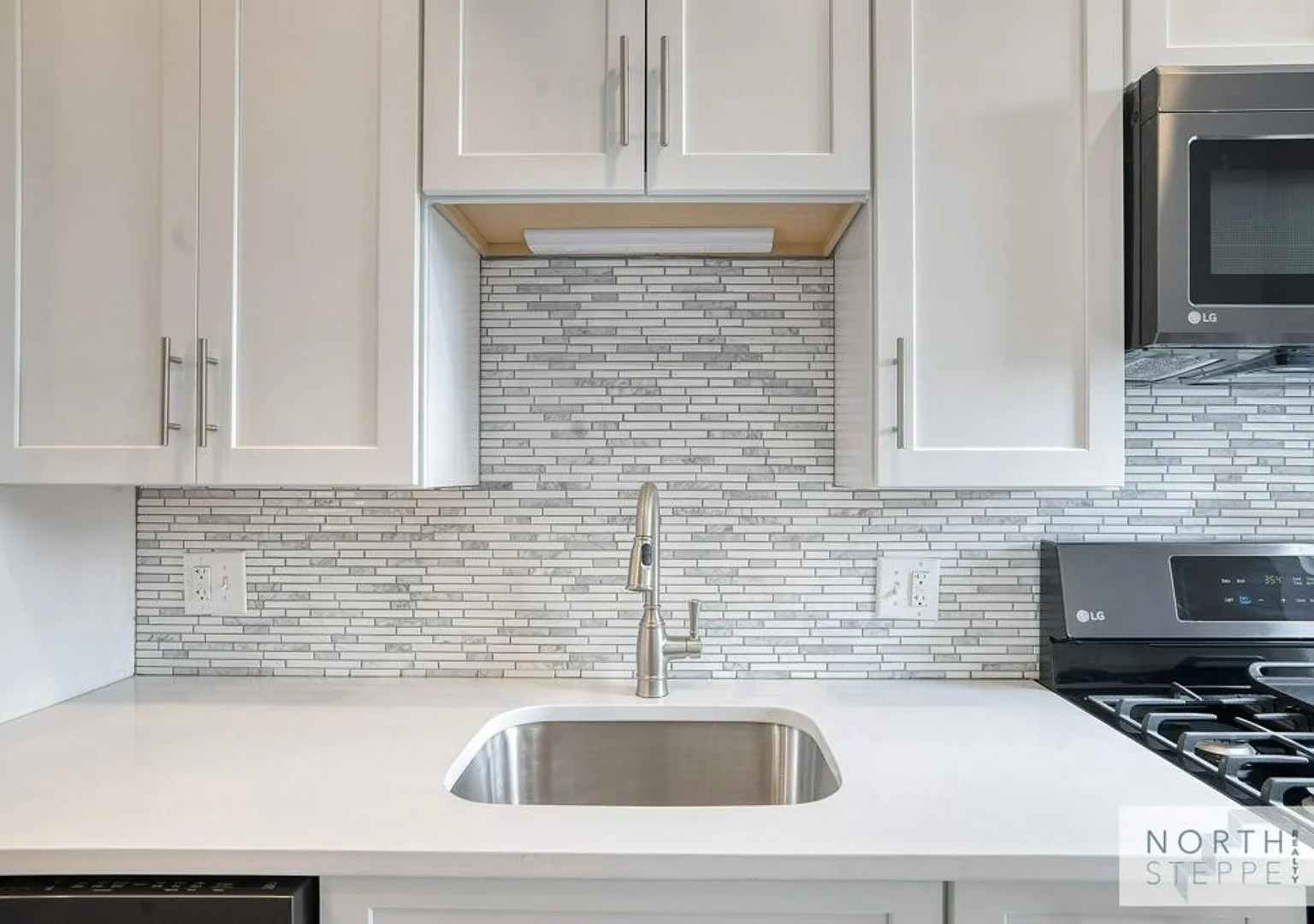 E Norwich Ave 135-137 MLR — Photo 4