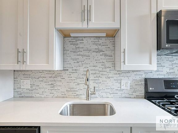 4th image of 135 E Norwich Ave #135