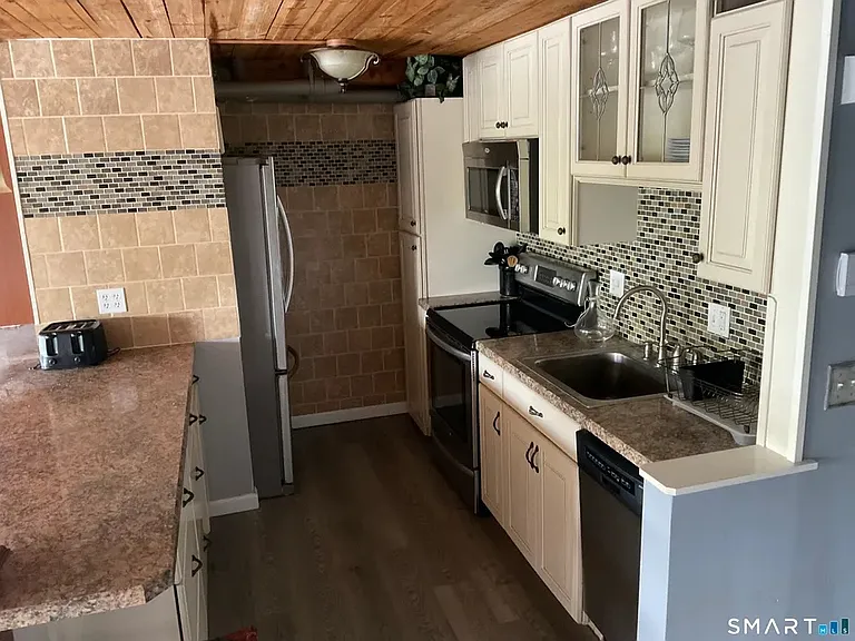 68 Thermos Ave #212 — Photo 8