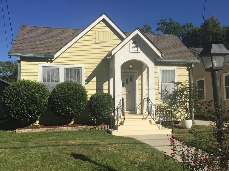 219 Westmoreland Dr — Photo 2