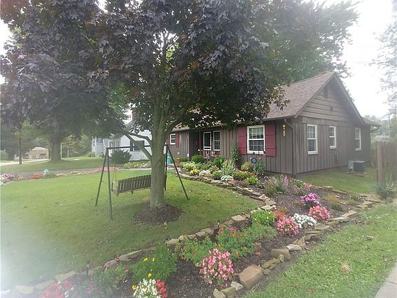 3rd image of 1126 28th St NE