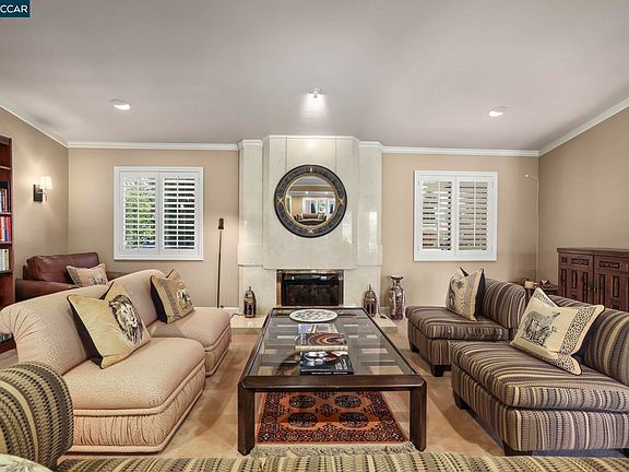 4th image of 738 Mandarin Ln