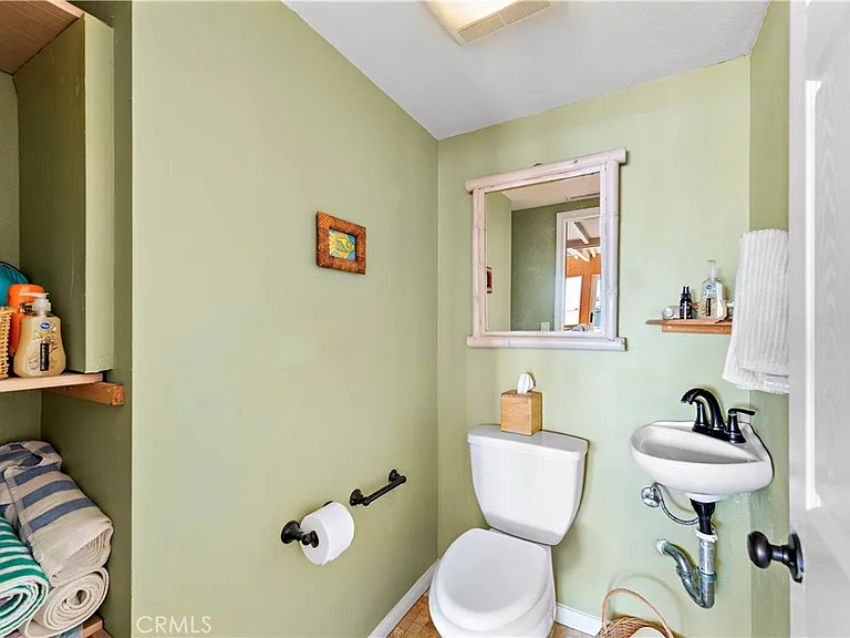 137 Cleo St — Photo 25