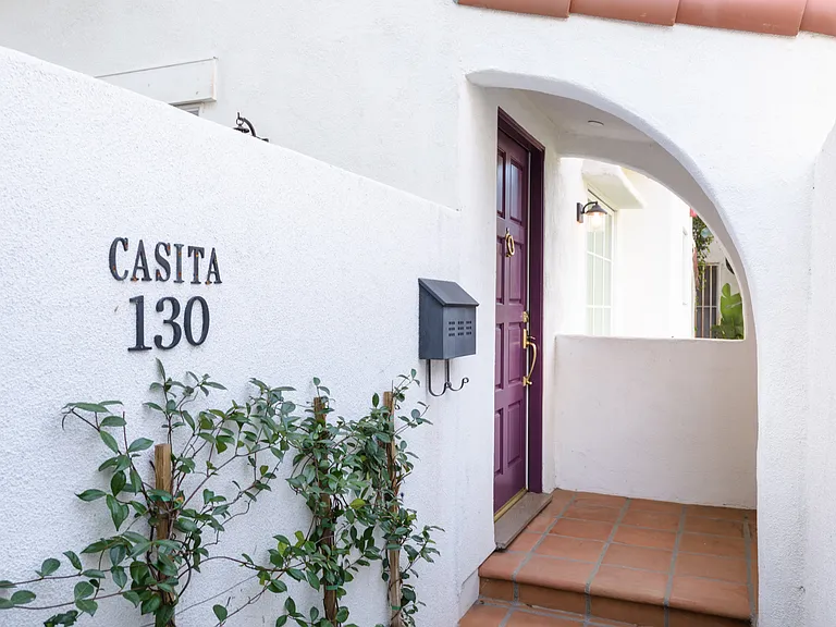 128 S Canon Dr — Photo 7