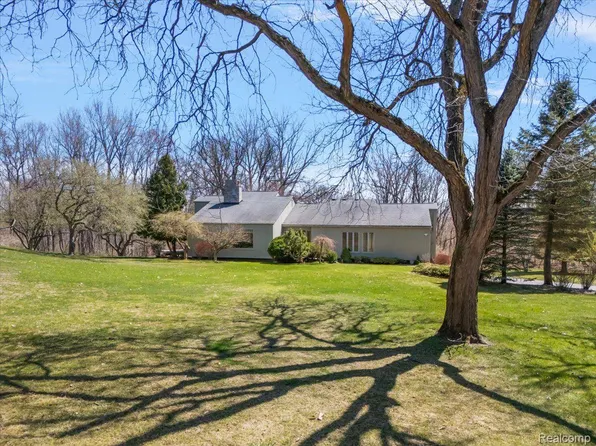 6145 Blue Beech Rd, Rochester Hills, MI 48306