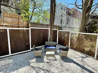 Rented by R New York