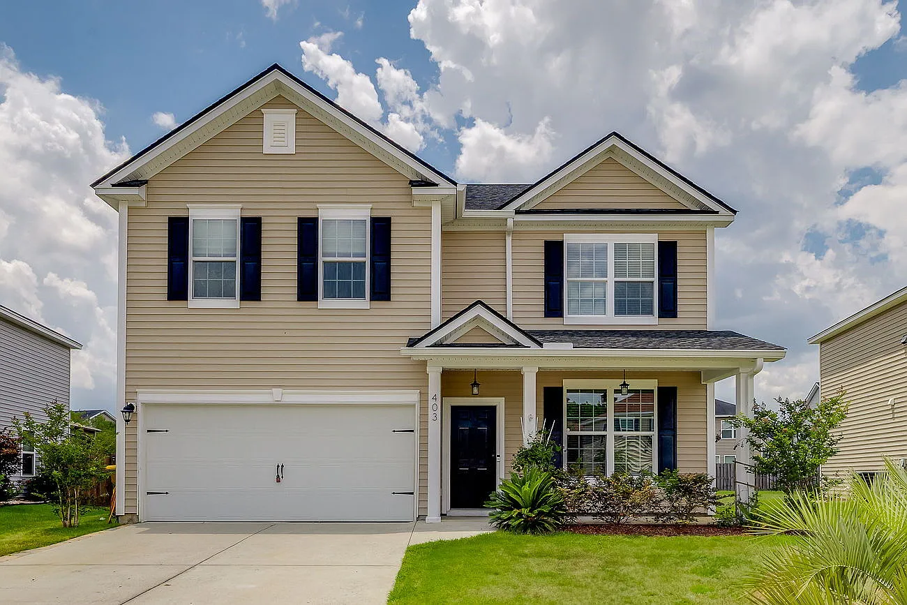 4 bed, 2.5 bath, 2619 sqft, $2,600 — Photo 1