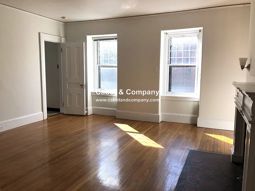 Building Photo - 8 Fairfield St #3