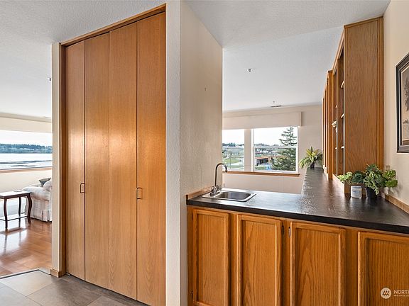 5th image of 651 SE Bayshore Drive #E202