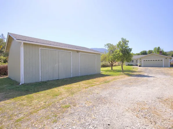 1225 SE Grandview Ave, Grants Pass, OR 97527