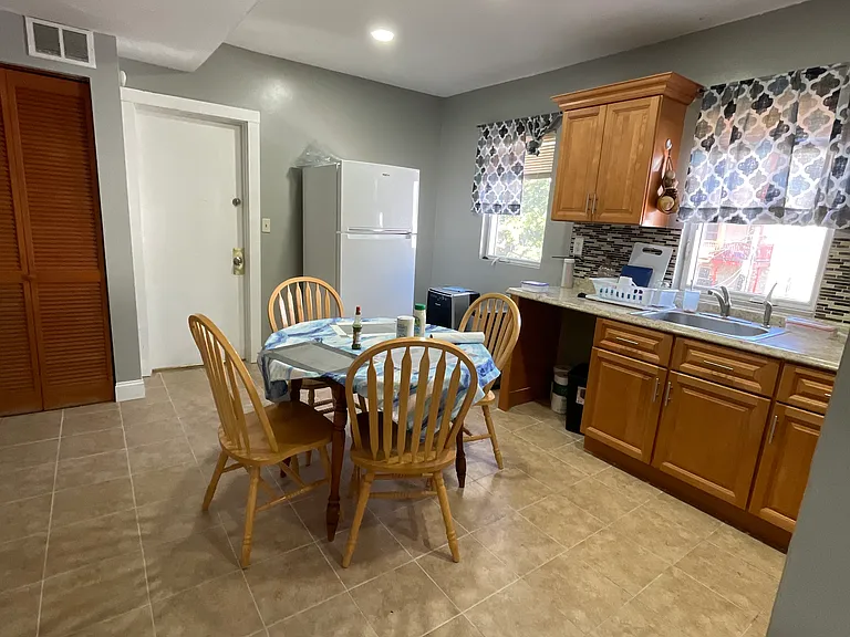 593 Park St #2 — Photo 6