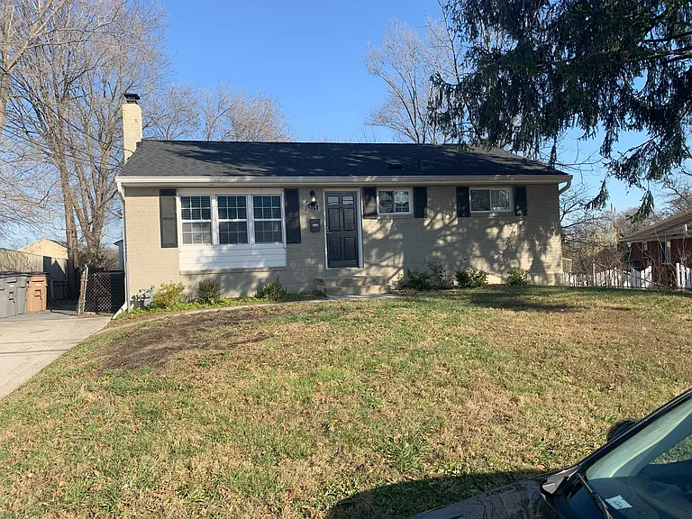 1914 Stanley Ave — Photo 1