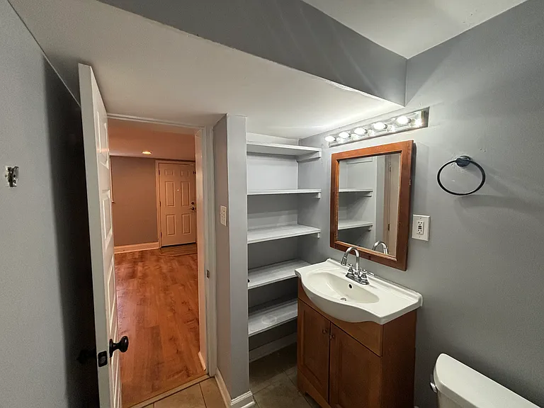 13710 Botts Ave #BASEMENT — Photo 11