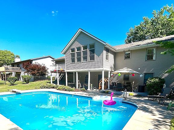 4th image of 2720 Winesap Dr NE