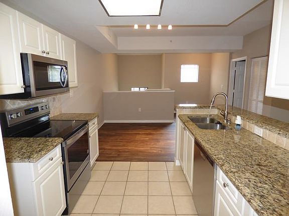 Kitchen. Dining Area