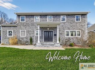 16 Colonial Dr, East Brunswick, NJ 08816