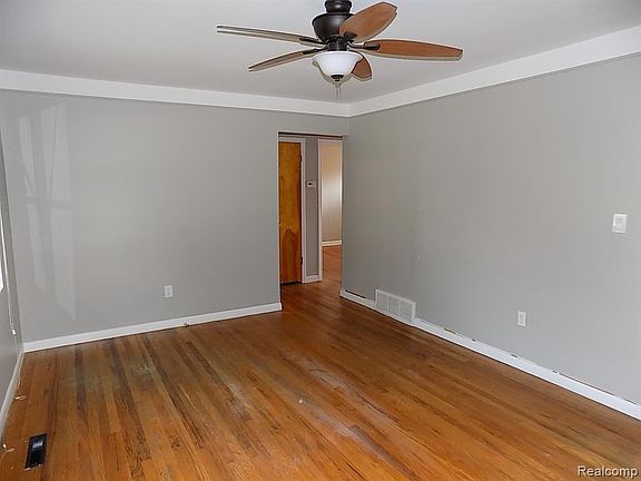 4th image of 28722 Brentwood St