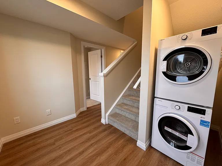 410 Northfield Dr W #D9 — Photo 8