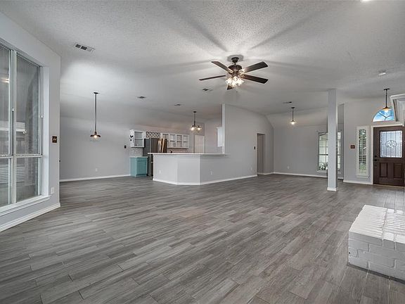 2nd image of 2837 Beverly Dr