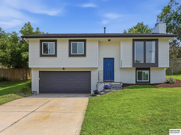 13005 Crown Point Ave, Omaha, NE 68164