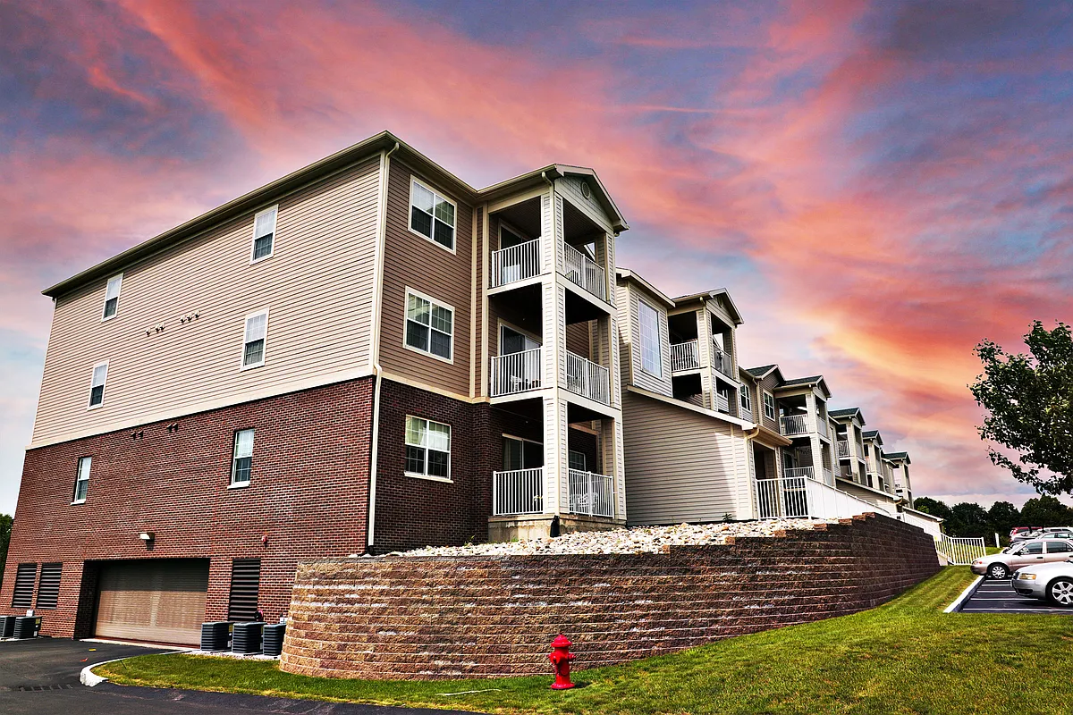 Photo 1 of 46 - Stonegate Apartments - Rensselaer, NY Primary Photo - Stonegate Apartments