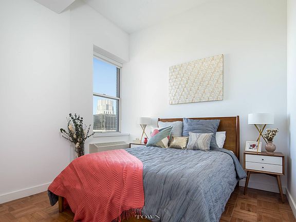 2nd image of 20 Exchange Pl APT 2411