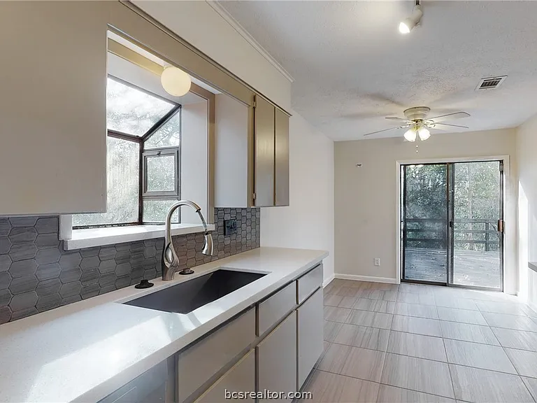 3204 Wilderness Rd — Photo 4