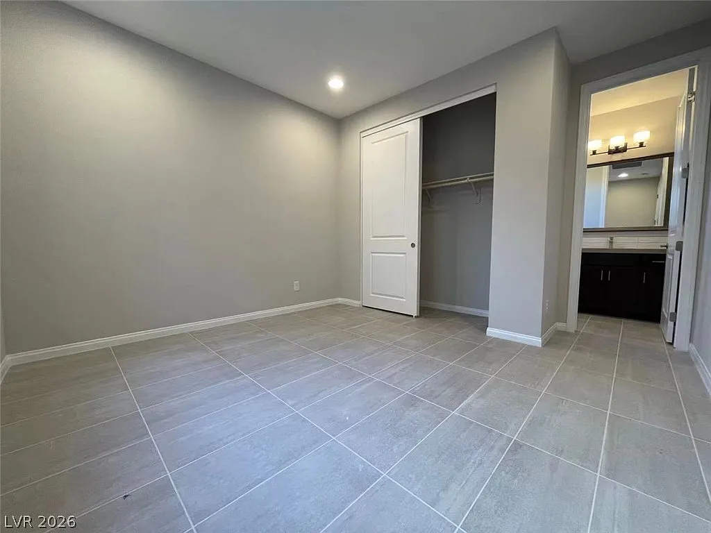 5 bed, 4.5 bath, 3029 sqft, $3,950 — Photo 4