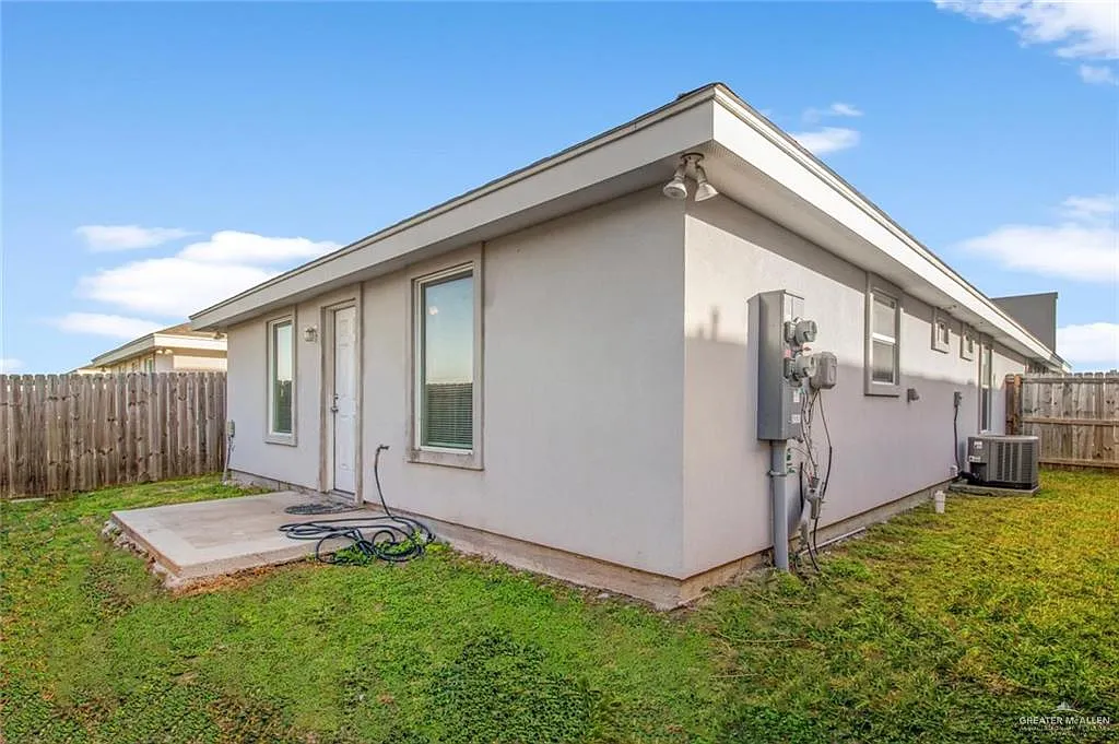 Building Photo - 2019 Stardust Ln #3