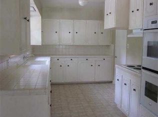 2235 W Sunset Dr, Visalia, CA 93291