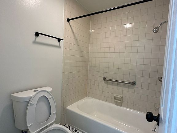 4th image of 228 Pisgah Dr #2