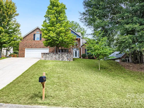 520 River Oaks Ln, Charlotte, NC 28226