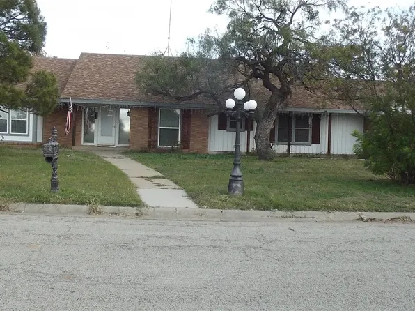 504 Western Dr, Coleman, TX 76834