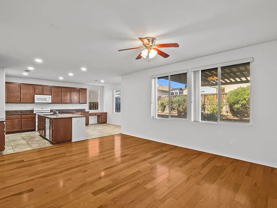 1st image of 33015 Seville St