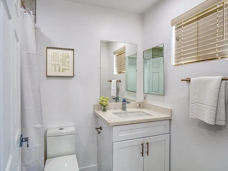 301 North Alvarado Street — Photo 23