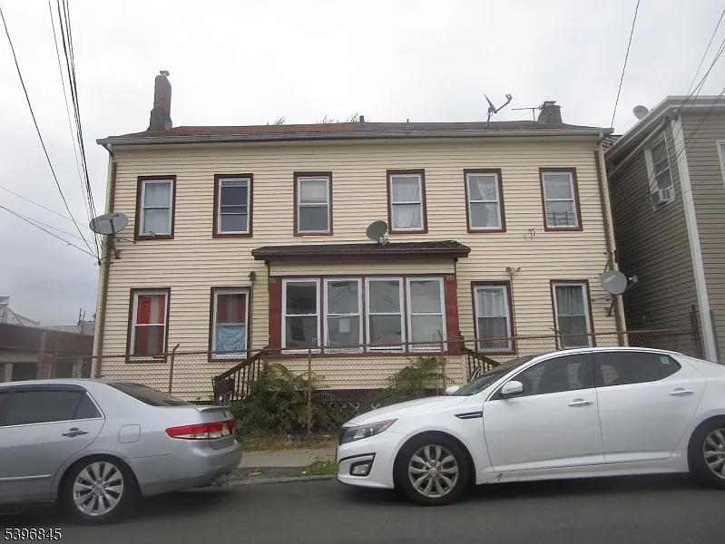 38-40 Redwood Ave #4 photo 1