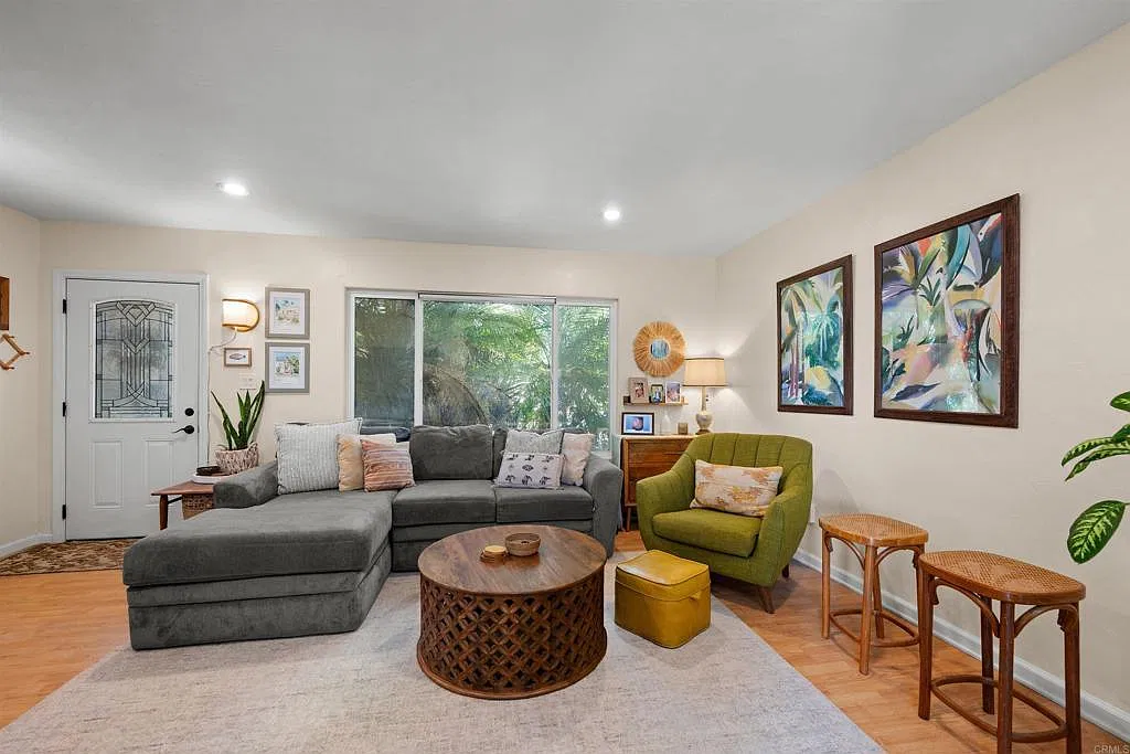 2 bed, 806 sqft, $3,800 — Photo 4