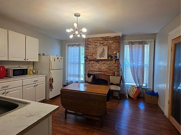 4th image of 1002 Park Ave