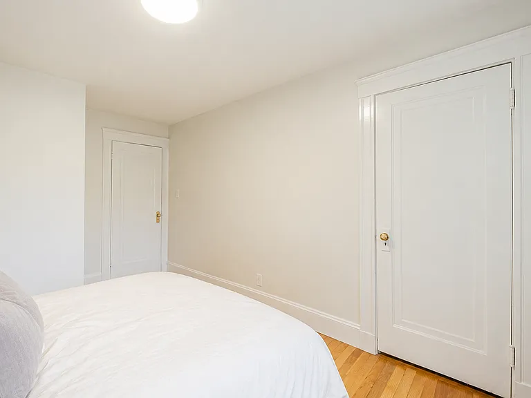 30 Middle St — Photo 6